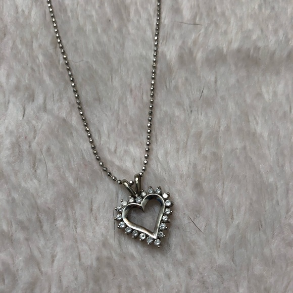 14k White Gold Heart Shape Necklace - Picture 4 of 5